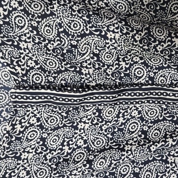 Ann TAYLOR LOFT SHORTS ROMPER NAVY WHITE PAISLEY PRINT  ADJ SLEEVES SZ 4 - Picture 5 of 7